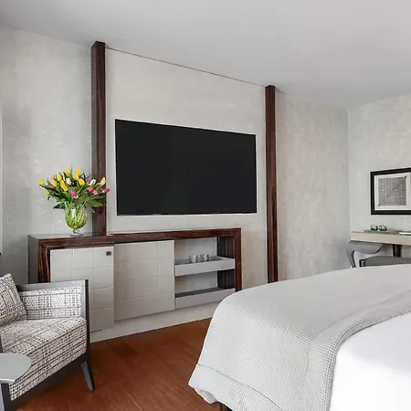 Eden Roc - The Leading Of The World