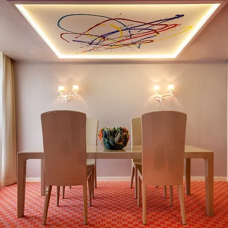 Hotel Eden Roc - The Leading Of The World