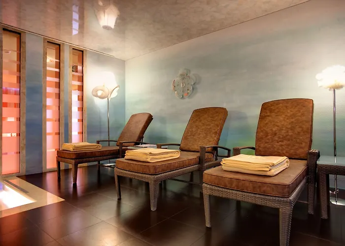 Hotel Eden Roc - The Leading Of The World