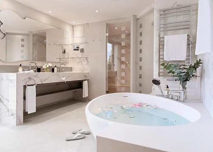 Hotel Eden Roc - The Leading Of The World