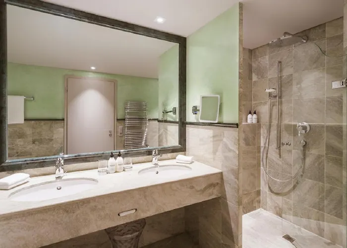 Eden Roc - The Leading Of The World