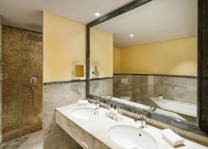 Eden Roc - The Leading Of The World 5*