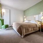 Eden Roc - The Leading Of The World 5*