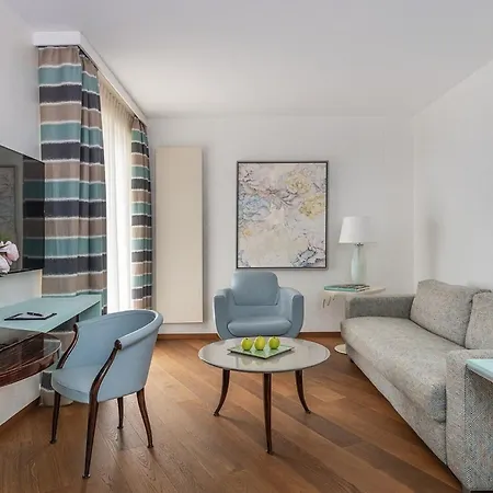 מלון Eden Roc - The Leading Of The World 5*