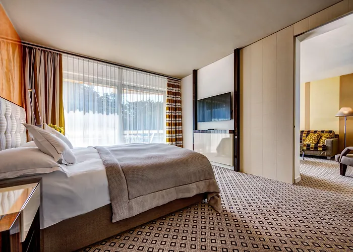 Eden Roc - The Leading Of The World