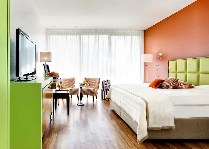 Eden Roc - The Leading Of The World